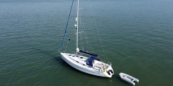 A picture of Allegra at anchor near to Newtown Creek