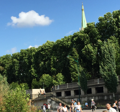 Berges de la Seine in front of American Church of Paris - fitness running walking