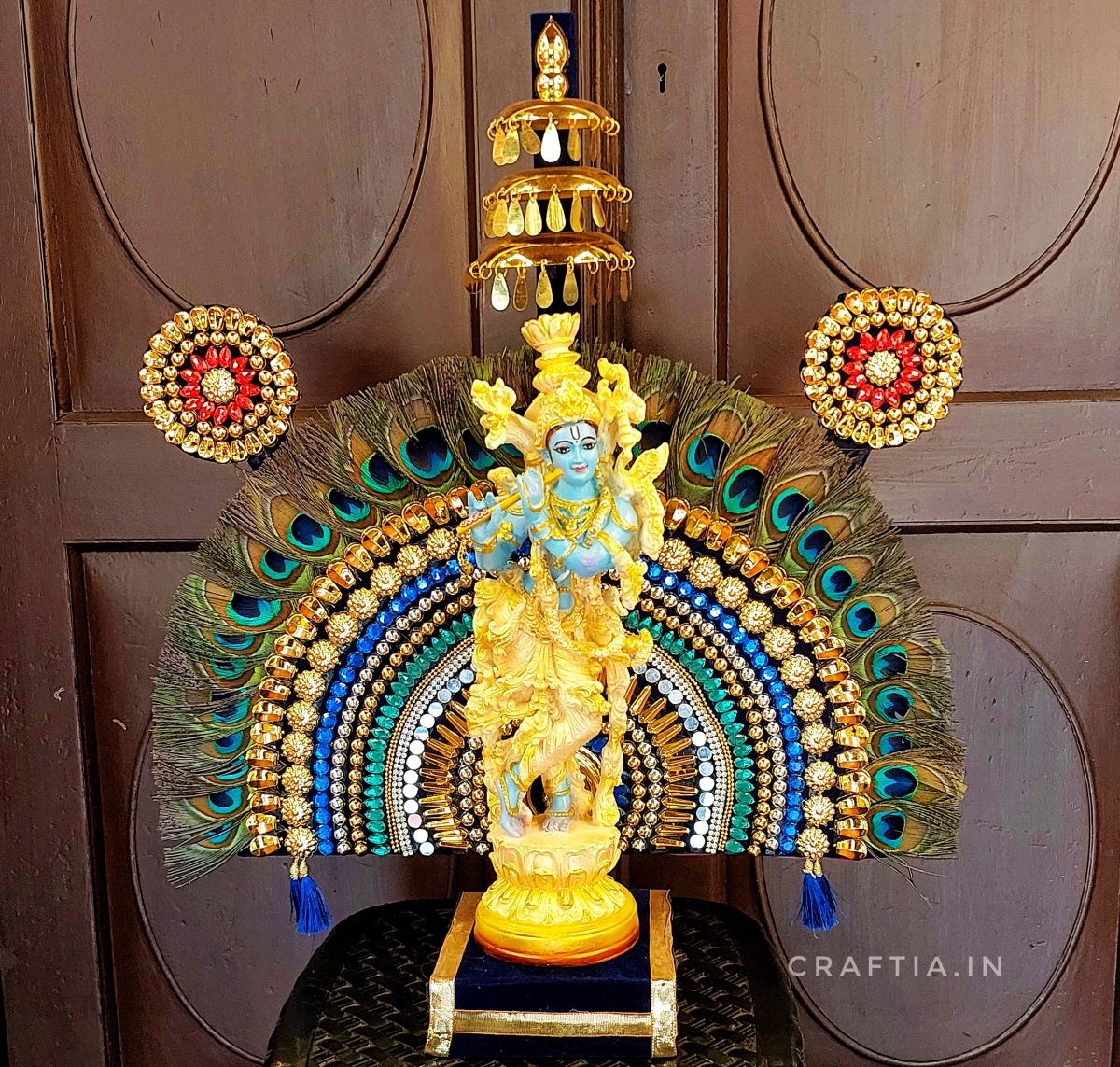 Unique Mayilpeeli Thidambu With Krishna Statue | Peacock Feather ...