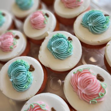 Pumpkin gender reveal cupcakes