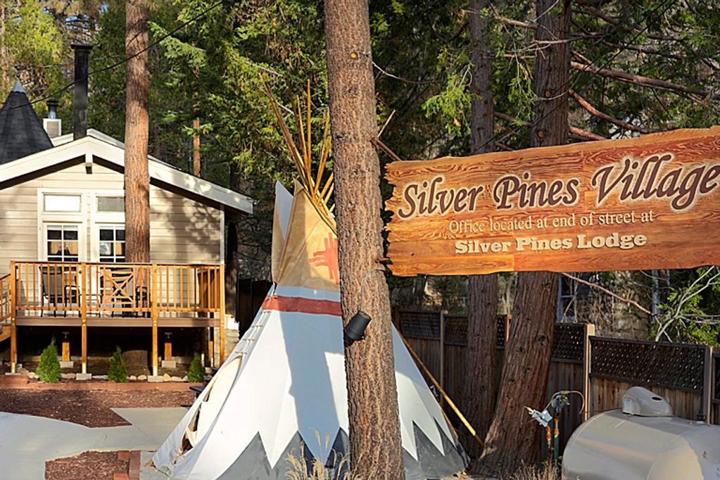 https://silverpineslodge.com/