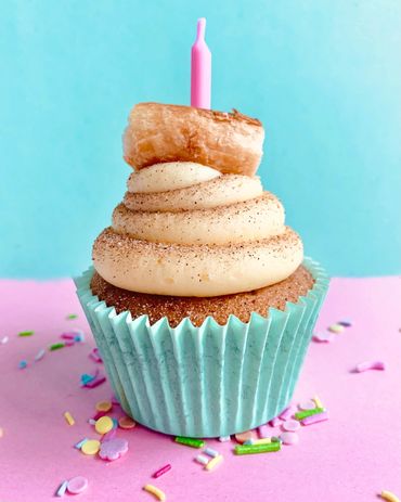 Birthday cupcake - cinnamon cupcake