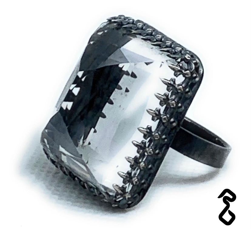 "reine des cristaux" Sterling Silver & Quartz Crystal Ring