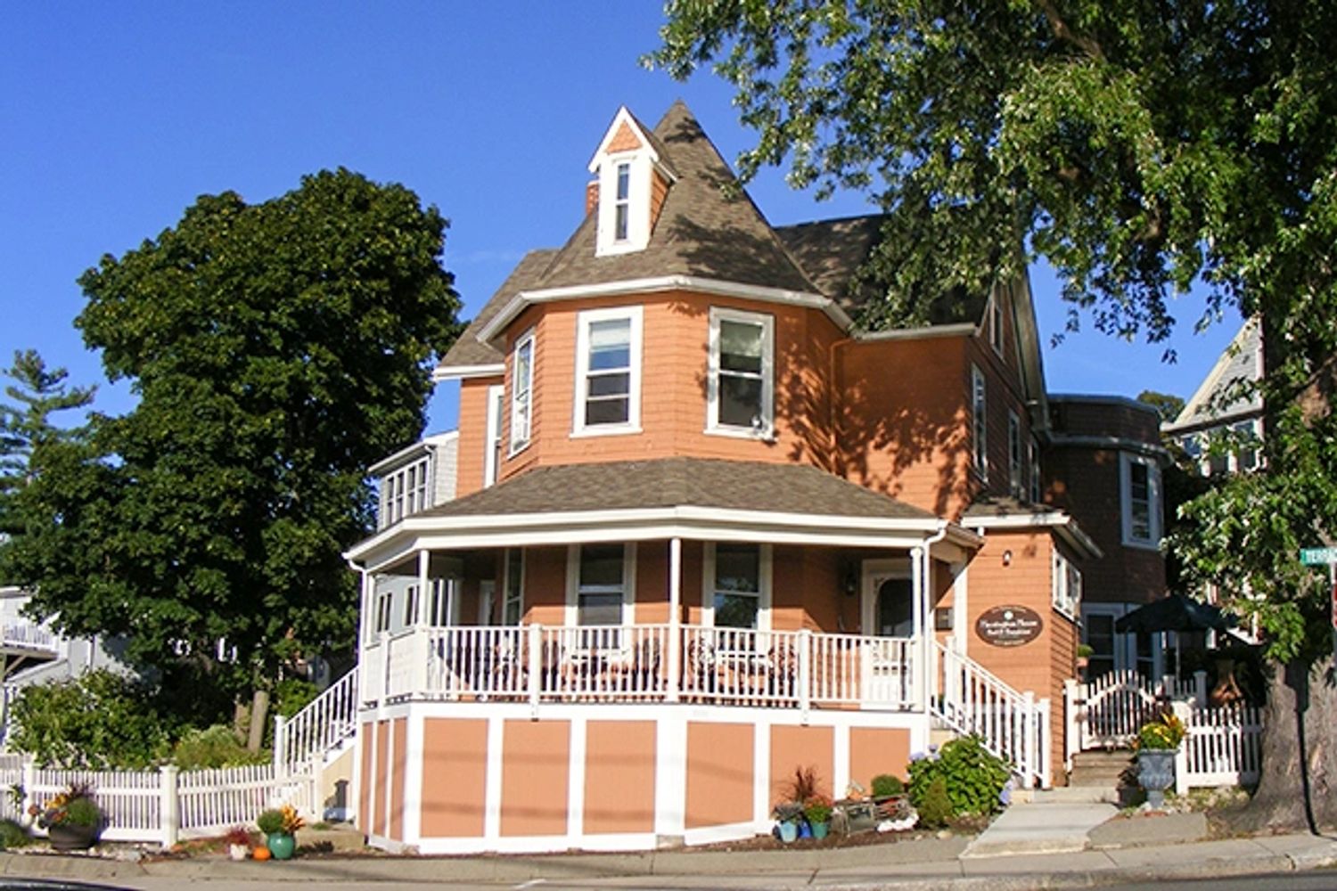 Harrington House Bed and Breakfast in Winthrop, MA