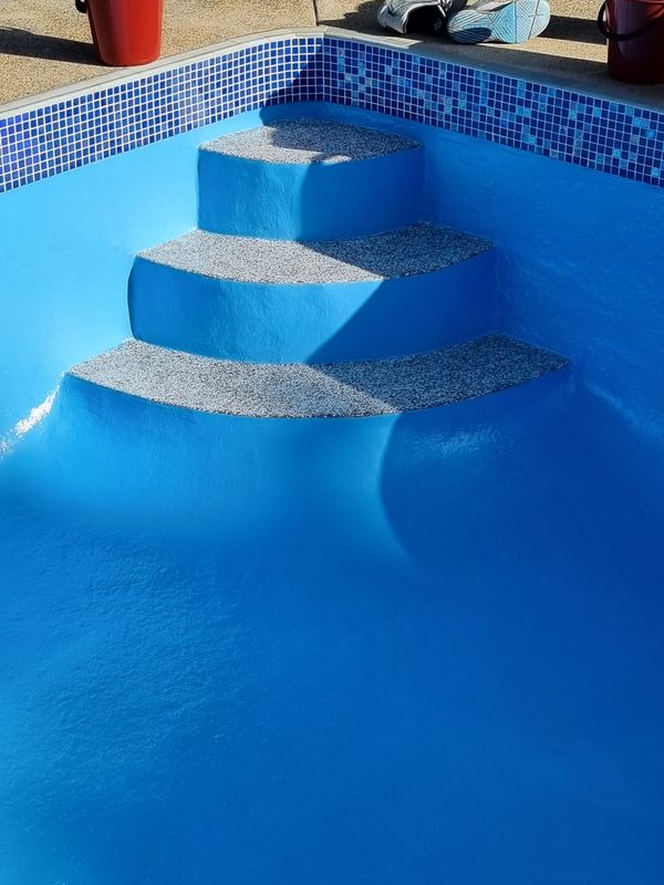 add features to your pool for originality and style