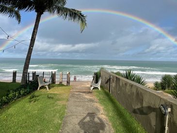 Entrada a la playa de porto de galinhas desde un edificio de constructora vivvar