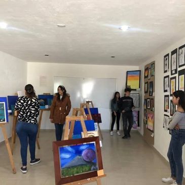 Contamos con talleres extracurriculares gratuitos como son: Danza, Ballet, Tae Kwon Do, Deportes, Pi
