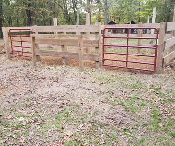 Camp Sites 10, 7, 4, 3, 14, 22, 11, 17, 12, 21 have corrals