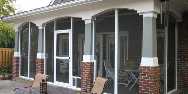 SCREENED IN patio space to enjoy the outdoors bug free in St Louis down there by the Hill STL