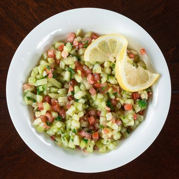 Iraqi salad
Diced tomatoes, cucumber, parsley and lemon juice