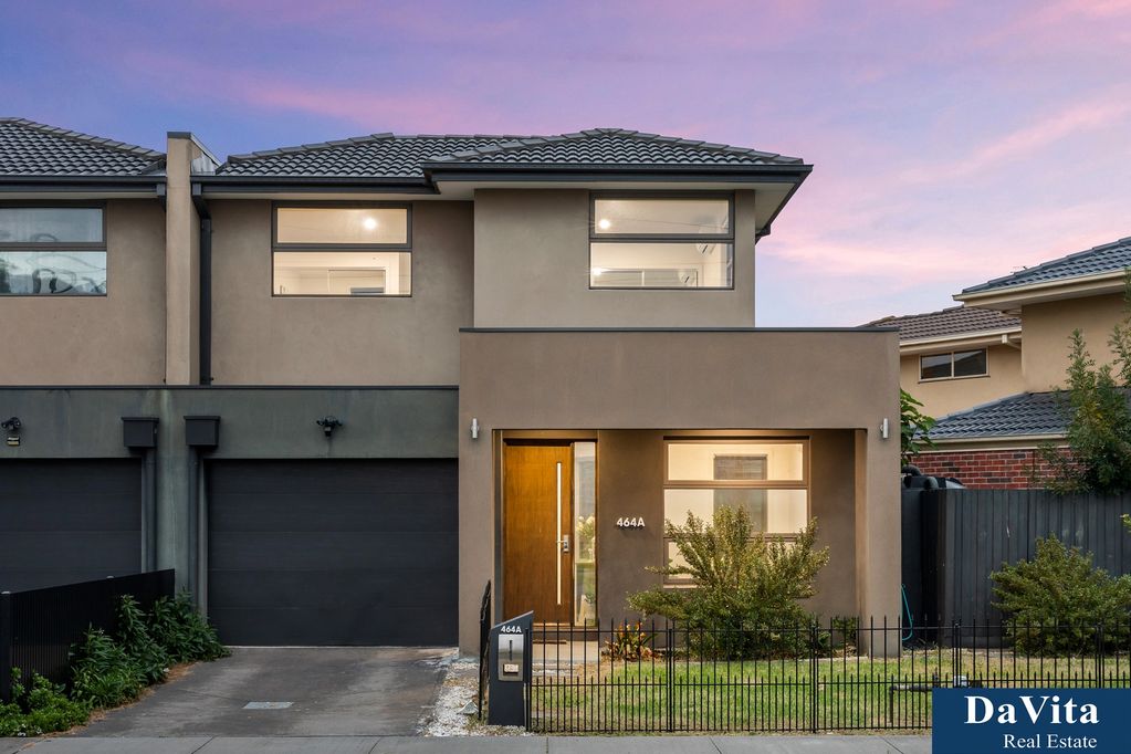 464A Haughton Road, Clayton South, Vic 3169
Townhouse

3 Bedroom 2 Bathroom 1 Carpark

Auction  $720