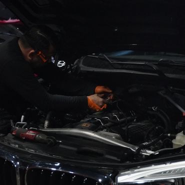 2018 BMW X6 - Remove and replace Valve cover gaskert.