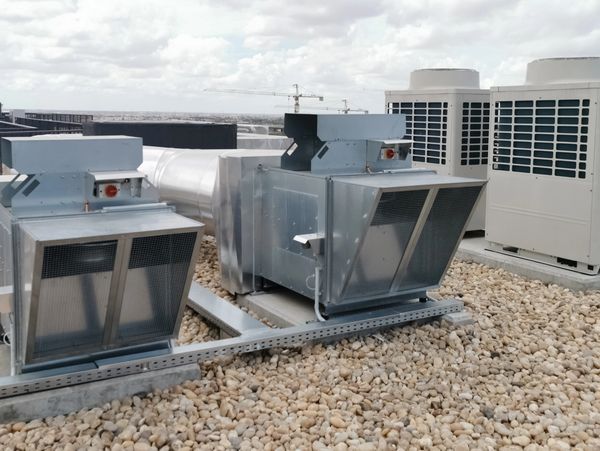 Emergency commercial RTU diagnostics and rooftop unit repair in West Allis for a retail facility.