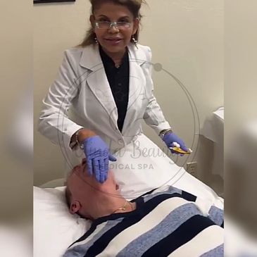 Olinda Silva, culminando tratamiento de Kybella, reducción de papada.