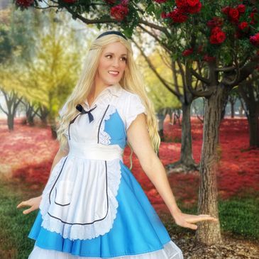 Painting the Roses Red, Alice in Wonderland, Alice Through the Looking Glass, Alice Cosplay, Alice i