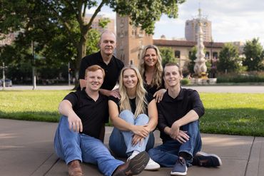 Family photos on the Kansas City country club plaza. 
