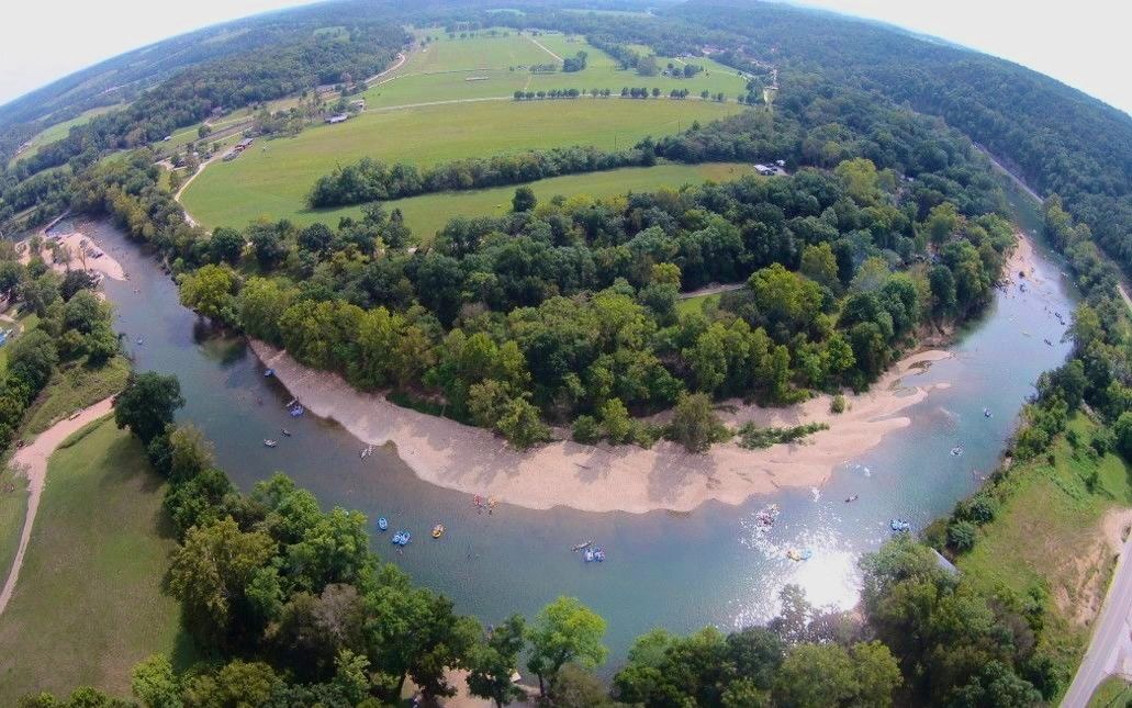 Family Camping, RV Park Eagles Nest Camp & Canoe Noel, Missouri