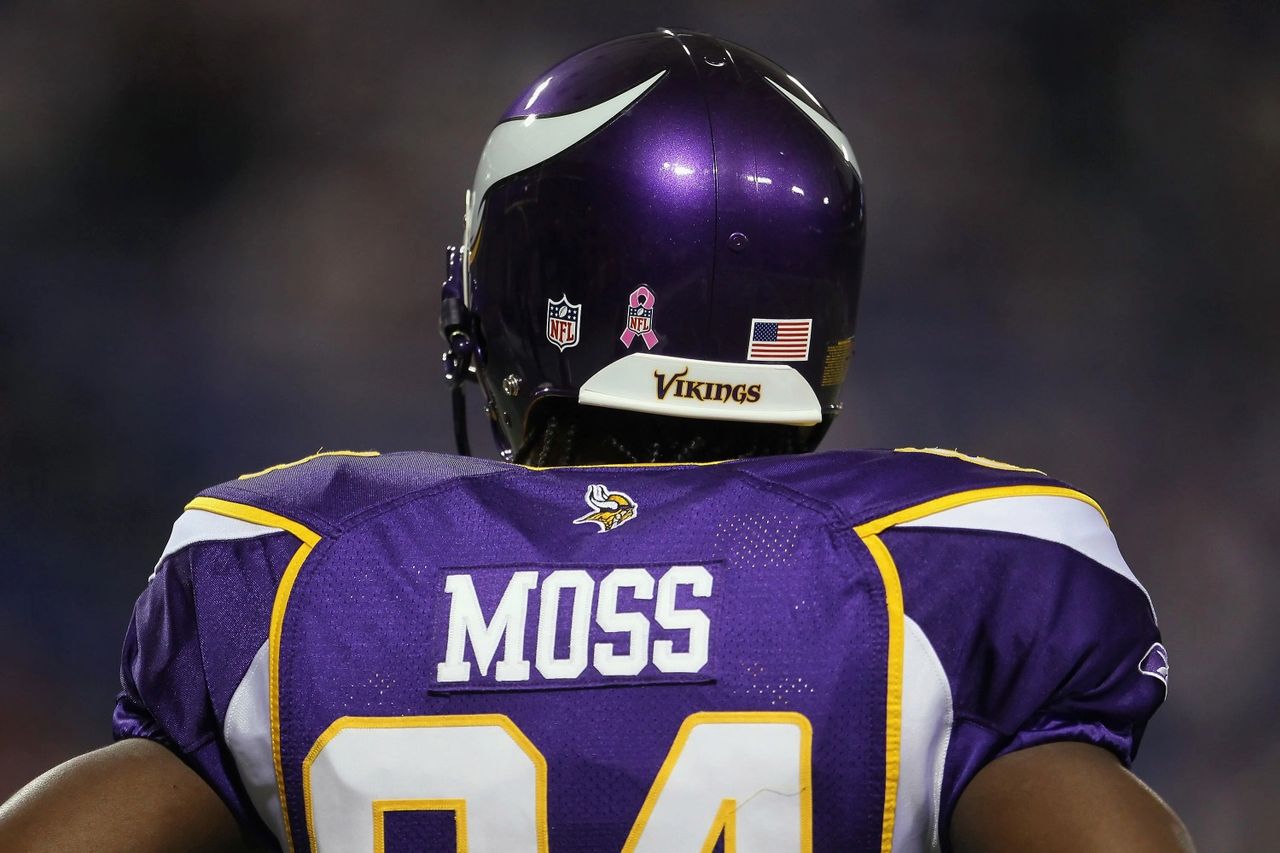 Vikings waive Randy Moss