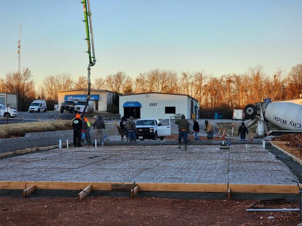 Right Choice Development expertly pours commercial concrete, showcasing precision and quality work.