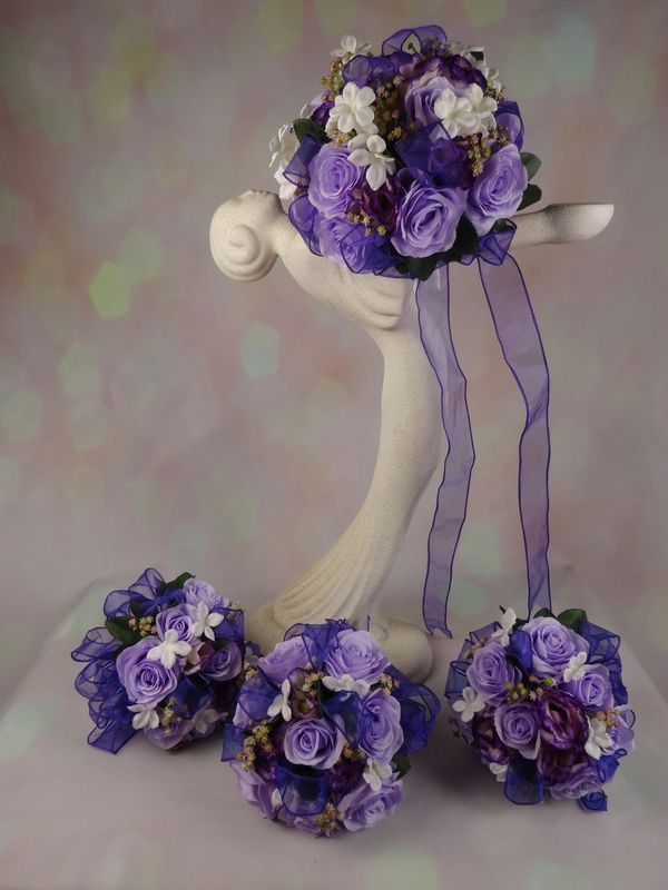 Wedding Flowers Ensemble was designed for a Bride wearing White & Bridesmaids were in Lilac Gowns.