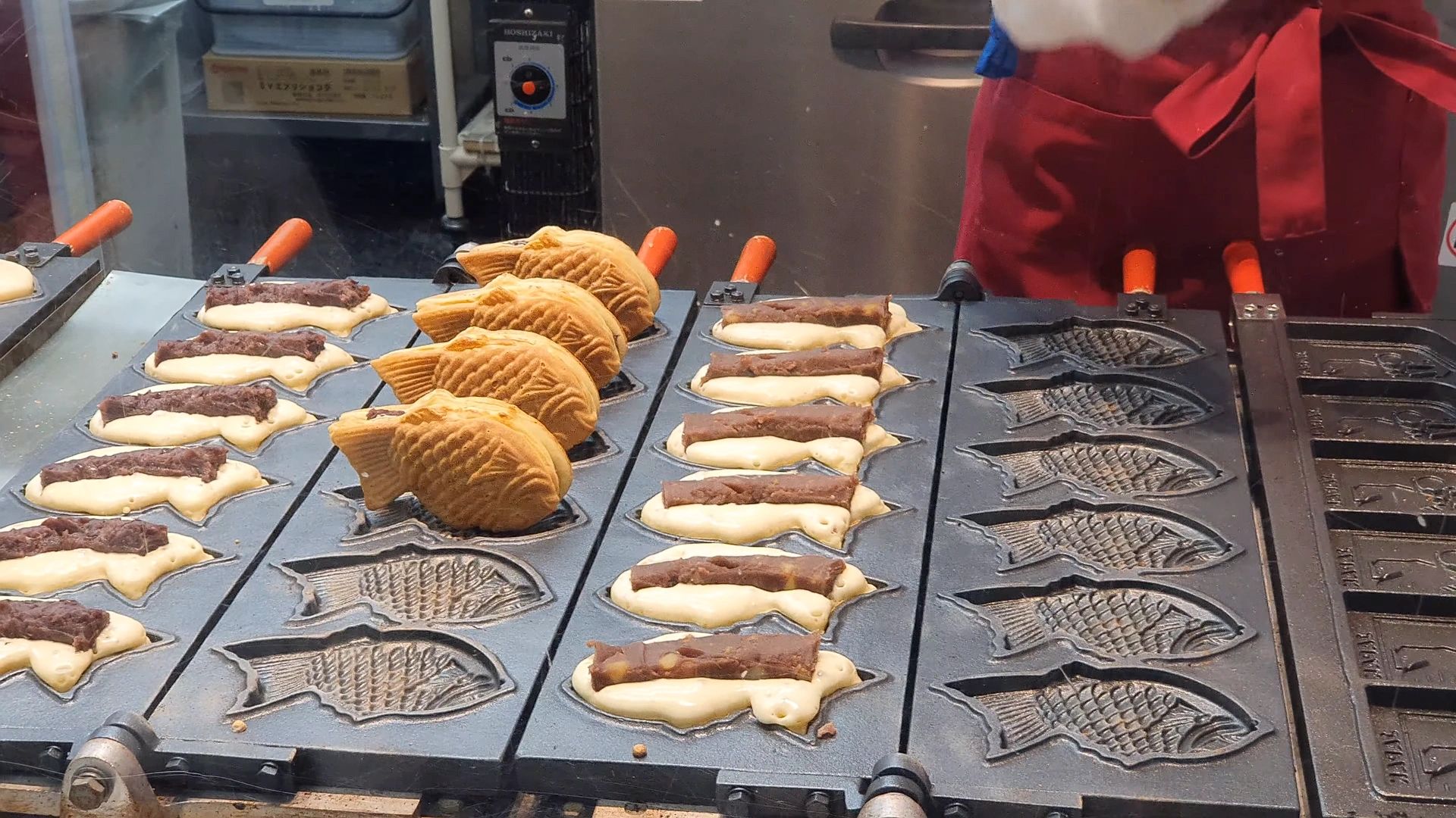 Japanese Street Food - MACHA TAIYAKI Fish shaped Cake Pastry Kyoto Japan 