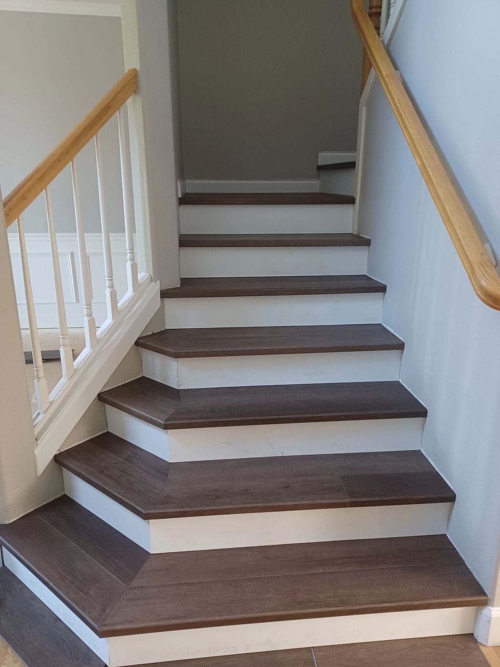 Rounded Edge LVP Stair Nosing