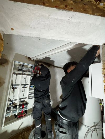 Vorbereitung der Kabelwäge für den Zählerschrank bis zur Montage & Inbetriebnahme.