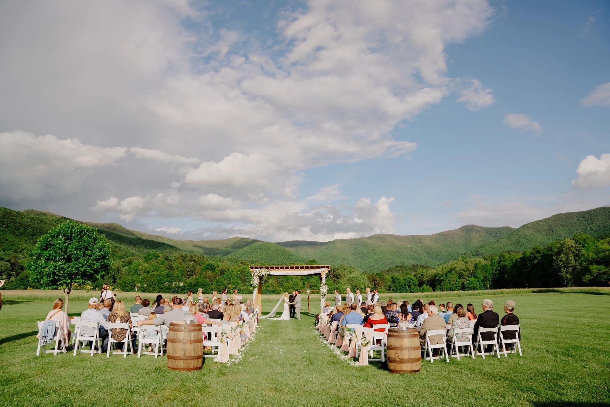 Guests Celebrate in Mountain Charm