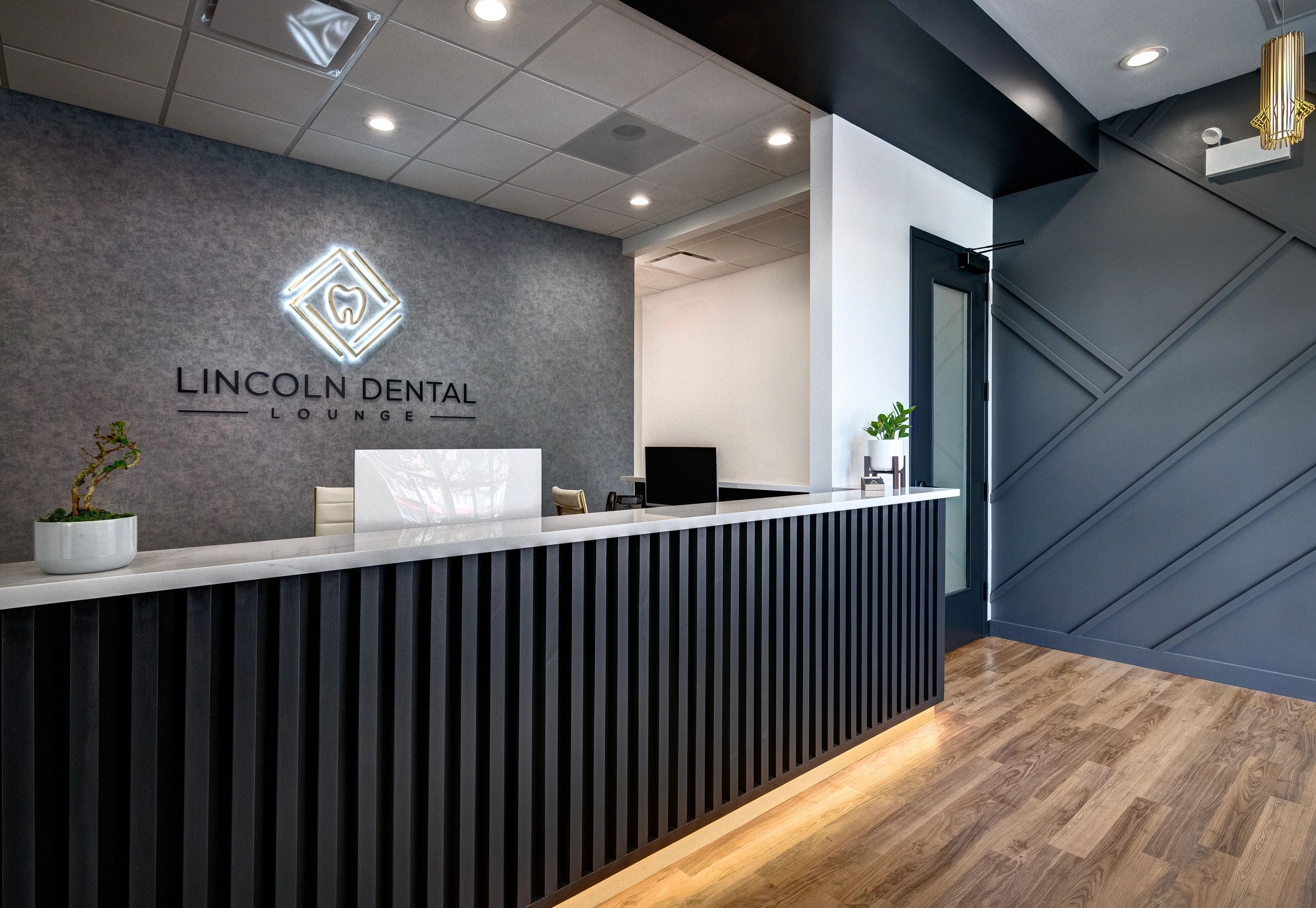 Dr. Palsis, Chicago Lincoln Dental Lounge Chicago, Illinois