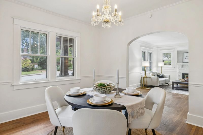 28-2810 Belcourt Ave - 028.jpg