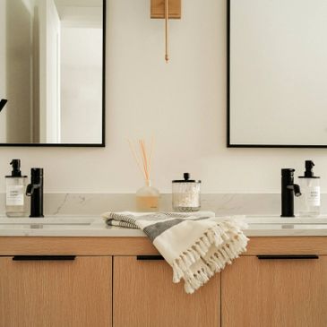 Modern bathroom vanity with clean finishes, highlighting Driftwood Contracting Inc.’s bathroom proje