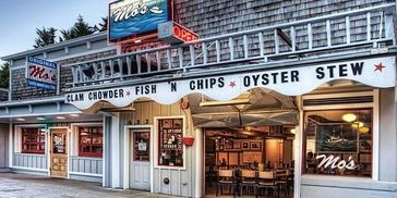 Places I LOVE - Mo's Seafood & Chowder - Newport, Oregon - Handrafted