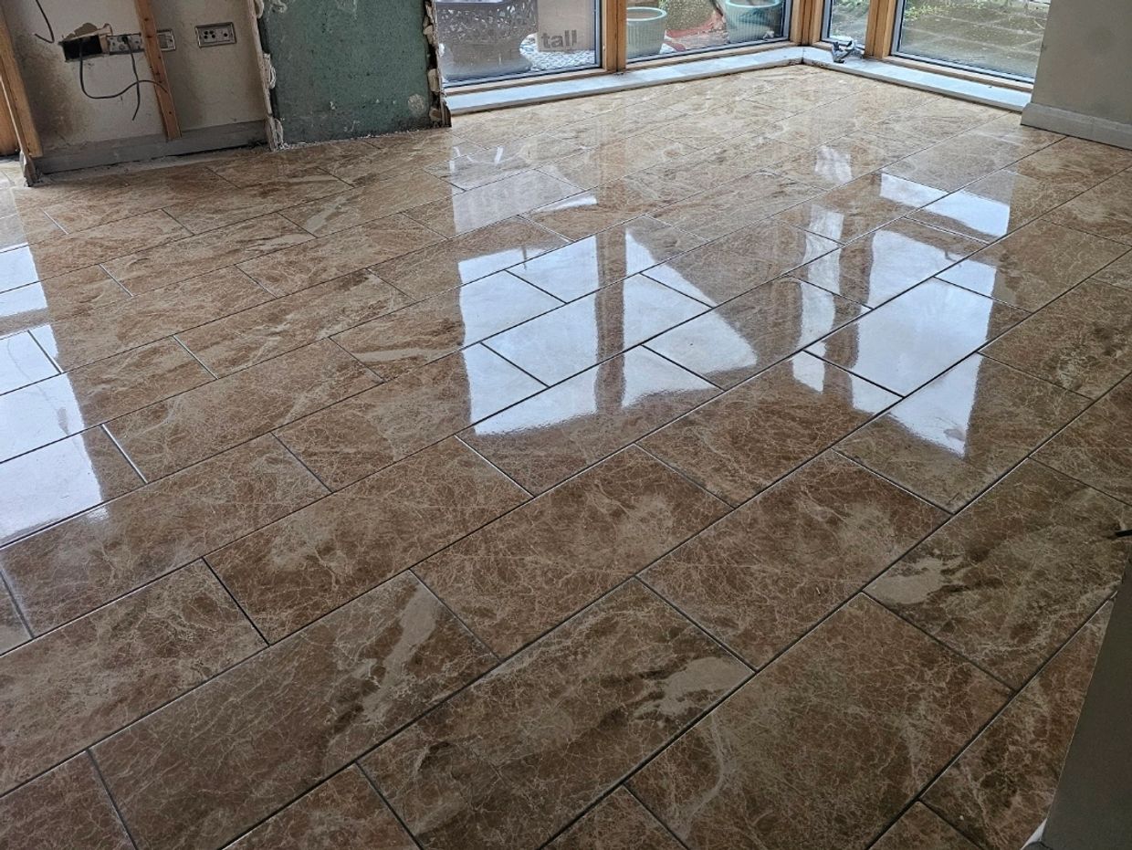 Professional porcelain tile cleaning and restoration in London. Deep cleaning, grout cleaning and re