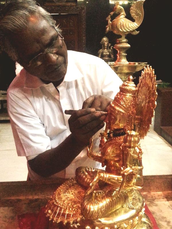 Sthapathi L. Radhakrishnan Performing Nethra Pooja for Swarna Lakshmi at Vellore Golden Temple.