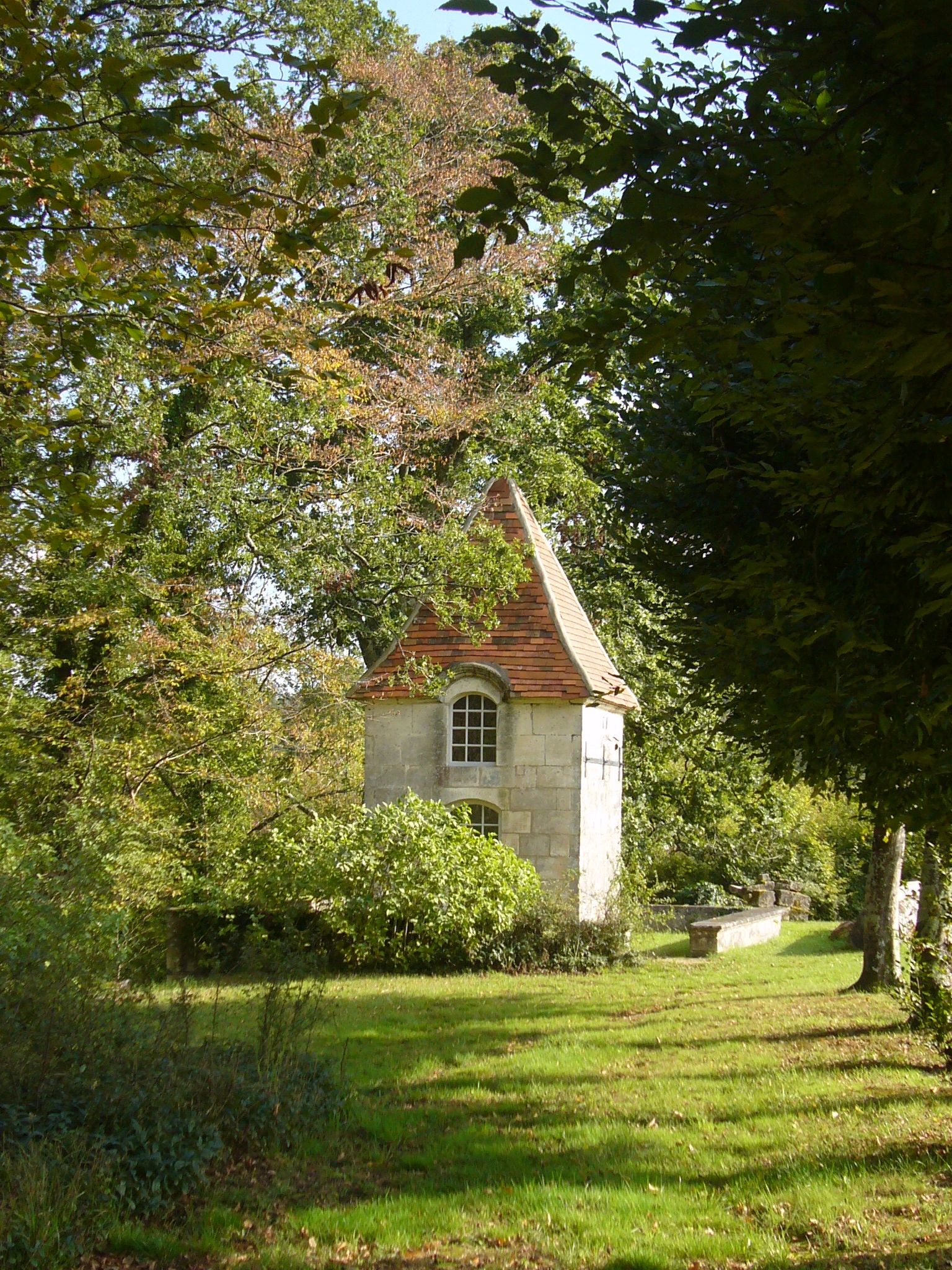 Le parc et son pigeonnier.