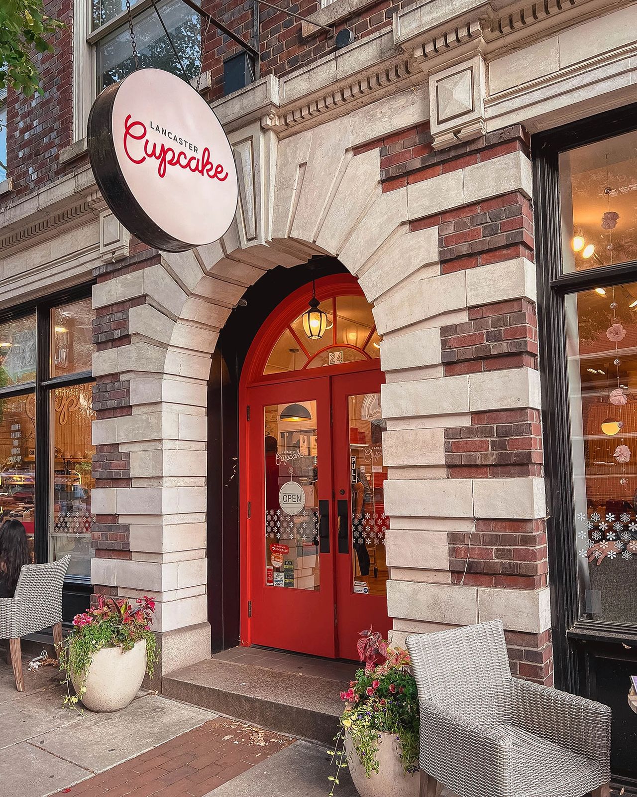 Discover Lancaster Cupcake, a charming bakery in Downtown Lancaster, PA, known for its freshly baked gourmet cupcakes, creative flavors, and cozy atmosphere. Whether you're stopping by for a sweet treat or ordering for a special occasion, this local favorite offers some of the best desserts in Pennsylvania. Don't miss their signature cupcakes, handcrafted with high-quality ingredients and artistic designs. A must-visit for foodies and dessert lovers exploring Lancaster County!