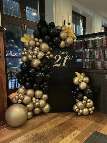 Elegant black and gold balloon arrangement for Lola's 21st birthday celebration.