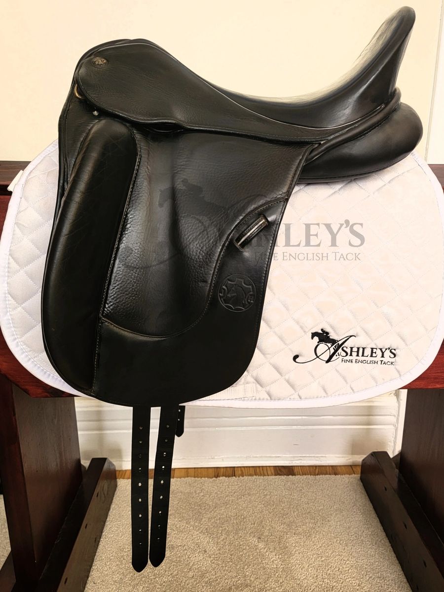 SOLD 17" Hennig Euro American Dressage saddle Dual Flap On trial