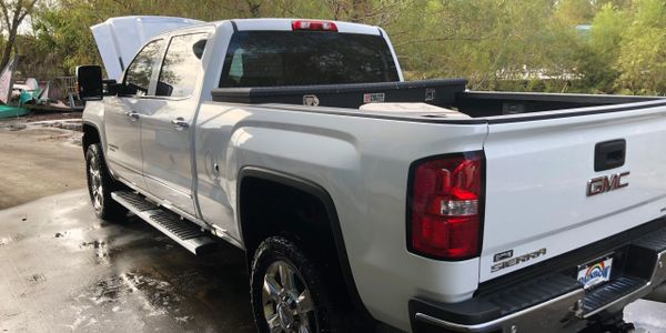 White GMC Sierra