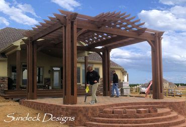 Sundeck Designs large freestanding pergola with arch Berthoud