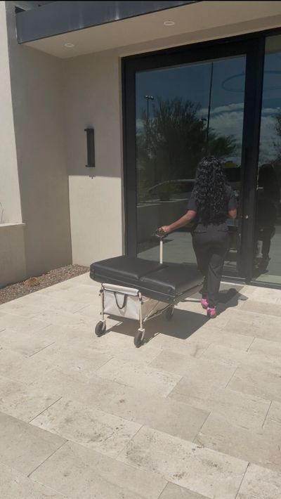 A woman in black scrubs going into an AirBNB to host a spa party in Arizona