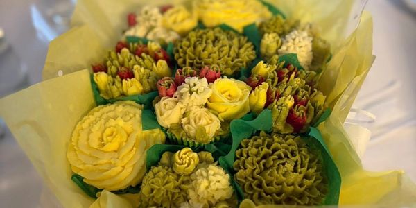 Table decoration, looking like flowers but are actually cupcakes.
