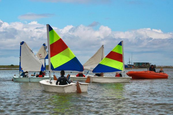 Youth sailing and sailing lessons in Essex at Walton-on-the-naze. 