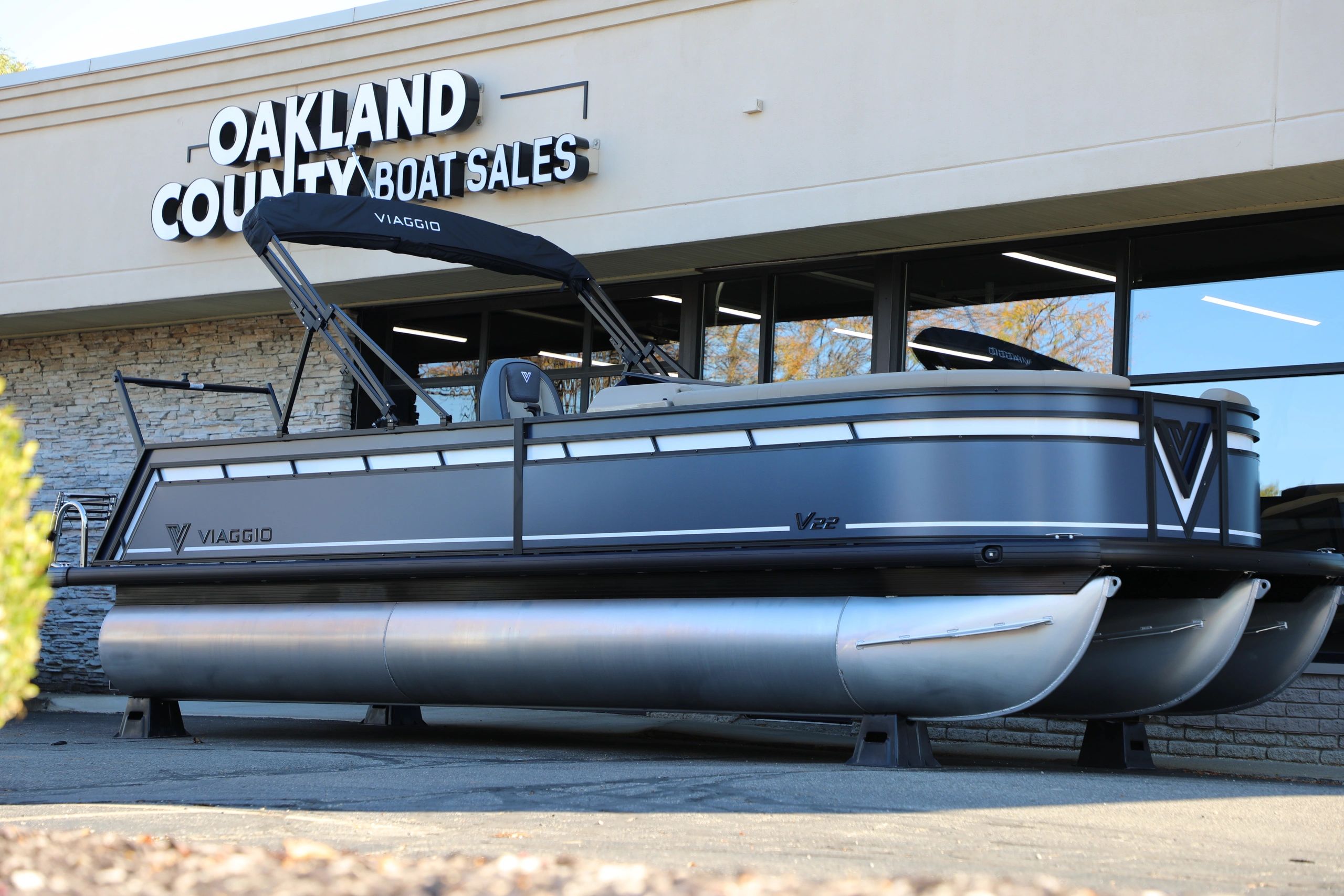 2027 Viaggio Lago V22S Tritoon w/ 140HP Suzuki Outboard Motor - In Stock!!!