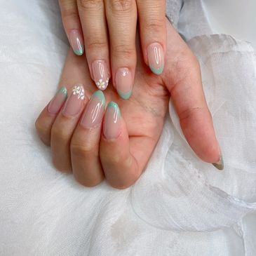 nail salon kelowna, nail art , French nail, manicure, pedicure, spa manicure, gel nail. acrylic nail