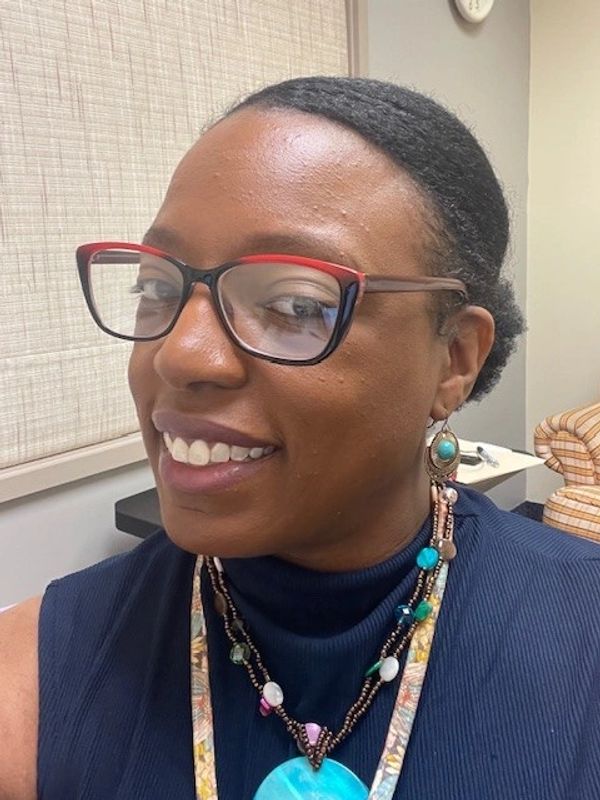 NeShaune Mahin Lasley is a Graduate Marriage & Family Therapy student at Louisville Presbyterian The