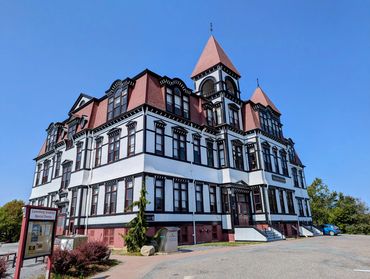 Peggy’s Cove and Lunenburg tour from Halifax with Supernova Tours
