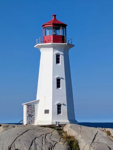 Peggy’s Cove and Lunenburg tour from Halifax with Supernova Tours