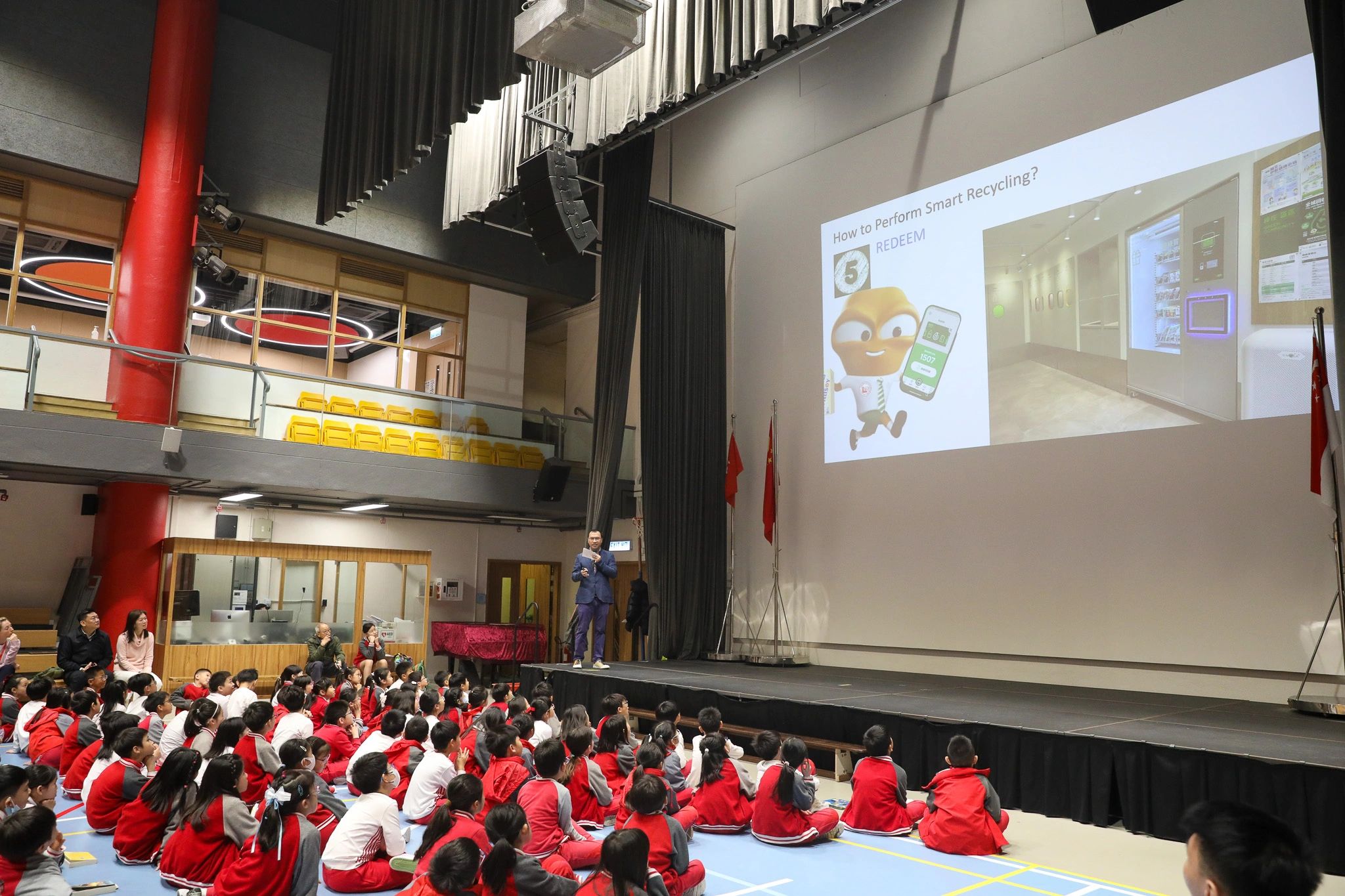 Mr Ivan Wan has been invited to Singapore International School to introduce smart recycling concepts
