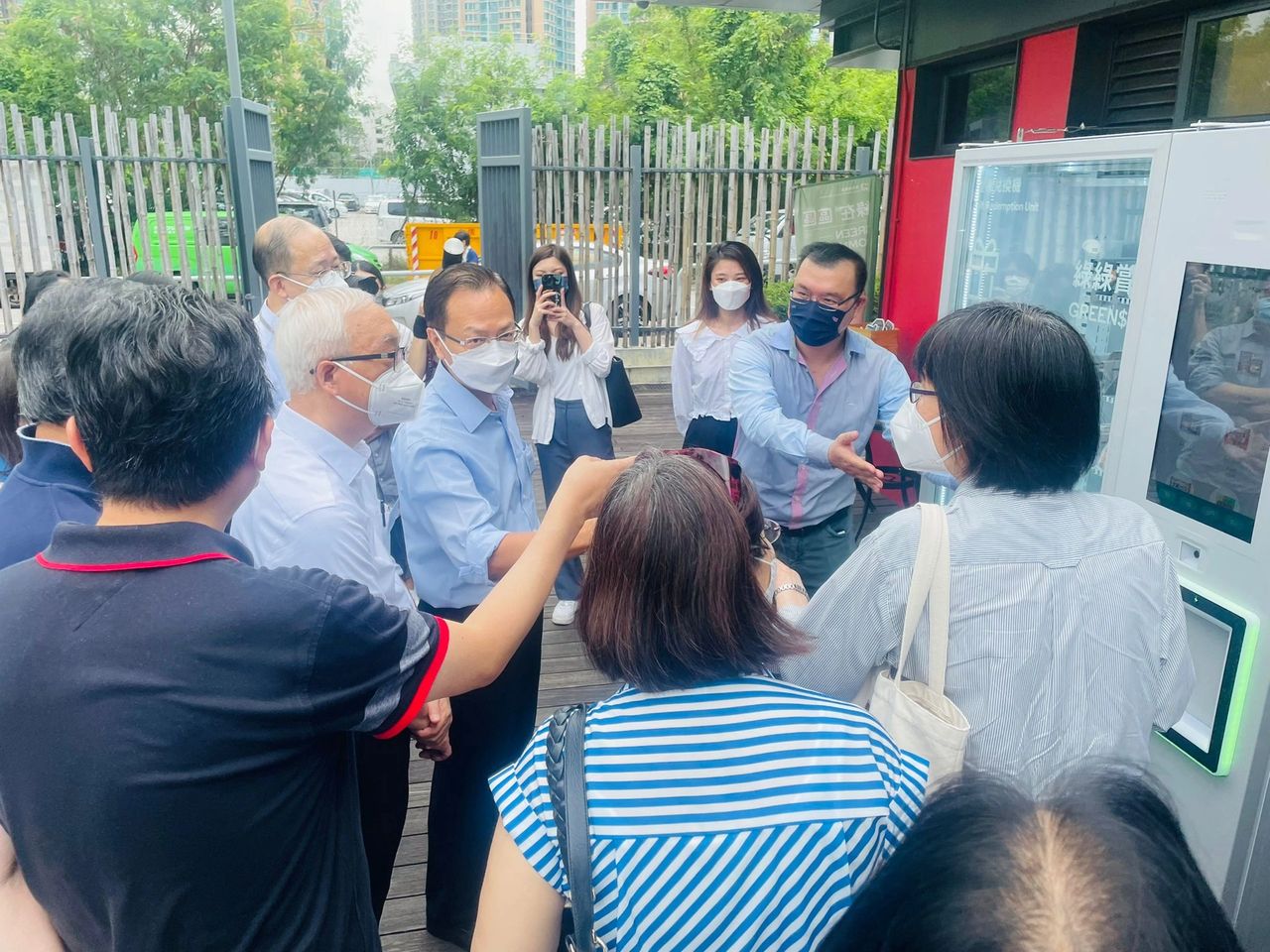 AI Digital and AI Cat CTO Ivan Wan introduces Smart Recycling System to Secretary for Environment and Ecology Bureau and other LegCo members.  They gained first-hand experience of our smart gift redemption units and the GREEN$ electronic participation incentive scheme